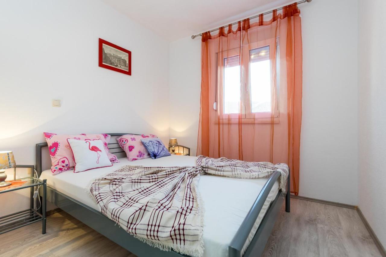 Apartments And Rooms With Parking Space Grebastica, Sibenik - 17831 外观 照片
