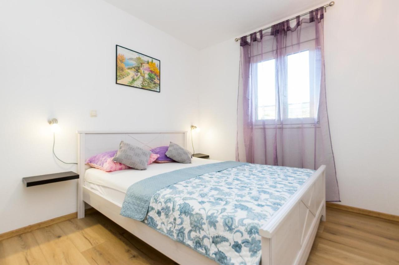 Apartments And Rooms With Parking Space Grebastica, Sibenik - 17831 外观 照片