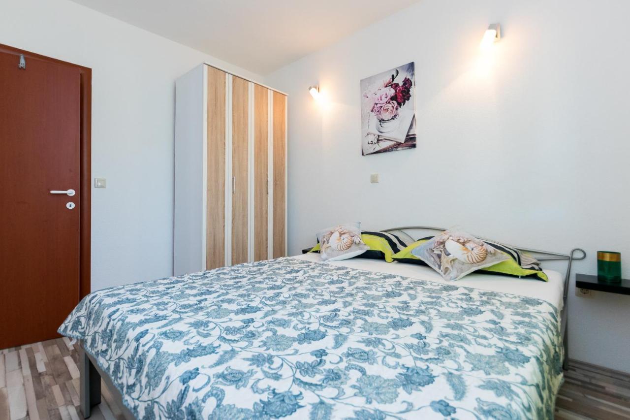 Apartments And Rooms With Parking Space Grebastica, Sibenik - 17831 外观 照片
